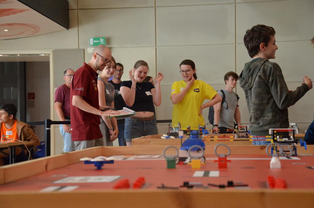 World Robot Olympiad 2025: Österreichwettbewerb in Linz - Nachwuchstalente auf dem Weg zum Weltfinale in Singapur